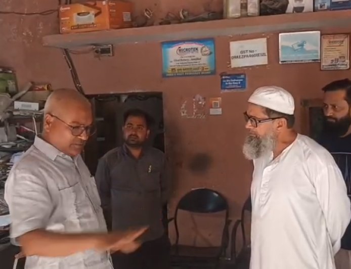 सम्भल में बैटरी दुकान पर छापा: तेजाब बरामद, ट्रेडमार्क और नियमों में गड़बड़ी, नोटिस जारी