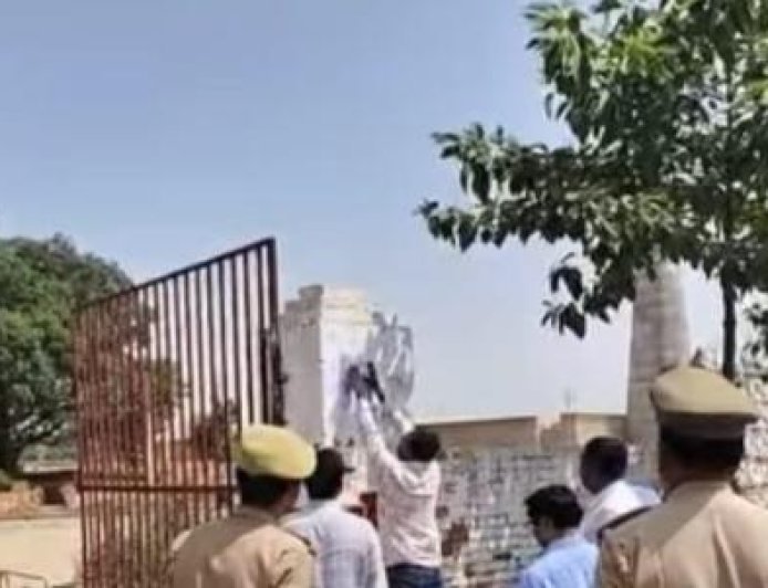 Sitapur : सरकारी जमीन पर अवैध कब्जे के खिलाफ बड़ी कार्रवाई, भट्ठा संचालक पर लगा ढाई करोड़ से अधिक का जुर्माना