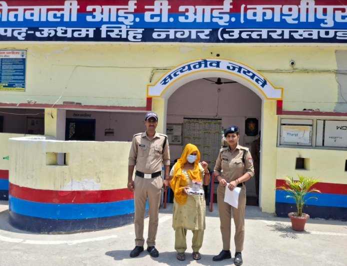 Sitapur : काशीपुर में नशे के खिलाफ पुलिस की बड़ी कार्रवाई, अवैध चरस के साथ महिला गिरफ्तार