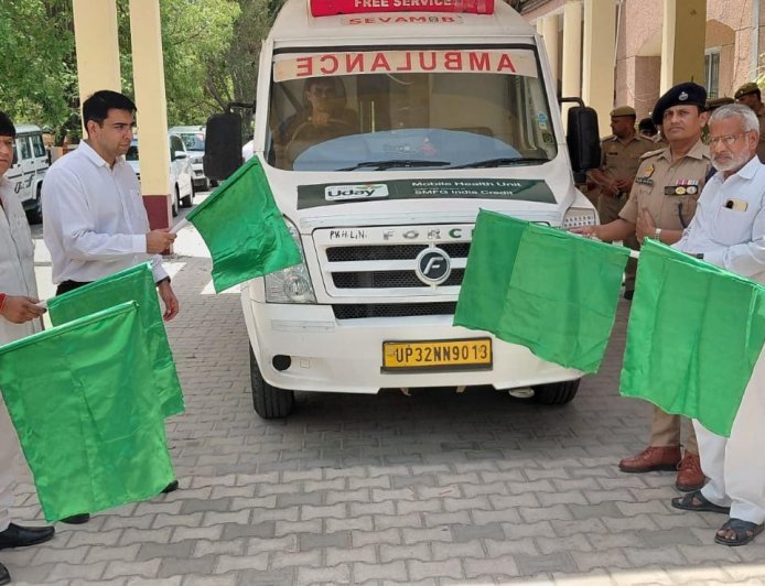 Hathras : हाथरस के गांवों तक मुफ्त इलाज पहुंचाने के लिए मोबाइल हेल्थ यूनिट रवाना
