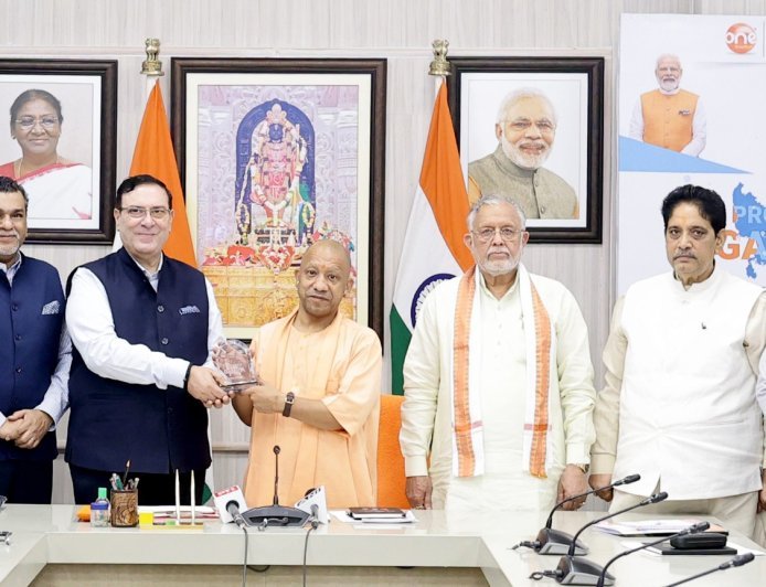 Lucknow: गांव-गांव तक हाई स्पीड डिजिटल कनेक्टिविटी पहुंचाने के लिए मुख्यमंत्री ने किया प्रोजेक्ट गंगा का शुभारंभ