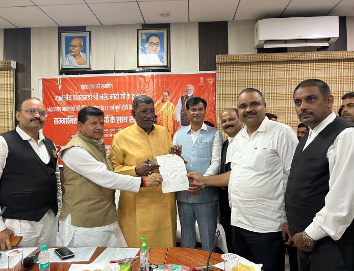 Sitapur : मिश्रिख तहसील में सिविल कोर्ट शुरू करने की मांग, वकीलों ने मंत्रियों को दिया मांगपत्र