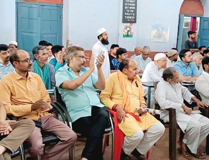 Sitapur : बिसवां में हसरत मोहानी की याद में गोष्ठी, सोशल मीडिया पर भाईचारा बनाए रखने और आतंकवाद के विरोध की अपील