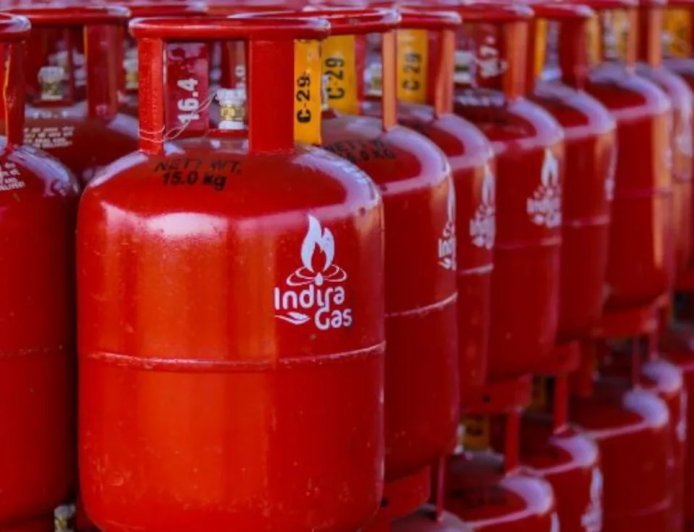 LPG सिलेंडरों की कीमतों में बढ़ोतरी और उज्ज्वला योजना के कोटे में कटौती से देश का सियासी तापमान बढ़ा, संसद से सड़क तक तीखी बहस