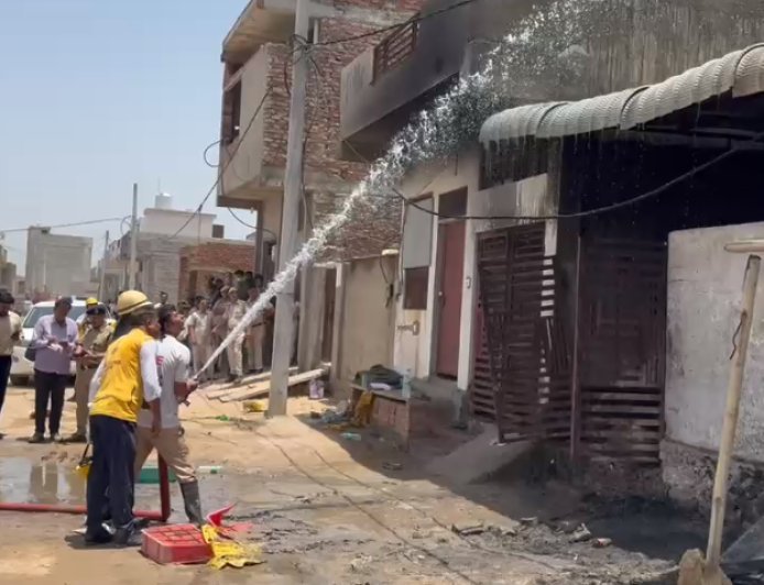 बाहर से आम घर और भीतर बारूद का अवैध जखीरा, भीषण विस्फोट की चपेट में आने से अब तक 8 मासूमों की मौत, कई लोग जिंदगी और मौत के बीच जूझ रहे