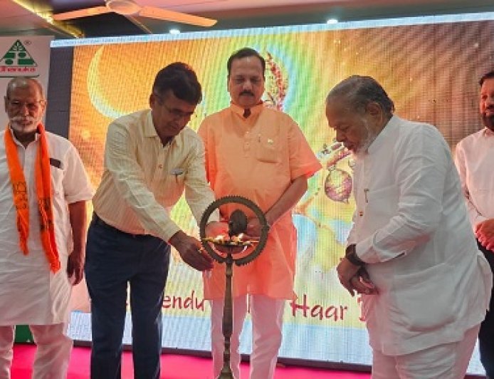 Hardoi: सवायजपुर में किसान संगोष्ठी आयोजित, विधायक माधवेंद्र प्रताप सिंह ने किसानों से किया संवाद