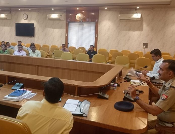 Hardoi: अपर जिलाधिकारी की अध्यक्षता मे हुई प्रवक्ता प्रारंभिक परीक्षा-2025 की तैयारी के सम्बन्ध मे बैठक