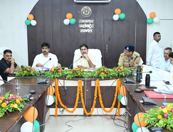 Sambhal: जीआईसी प्रवक्ता प्री परीक्षा-2025 को लेकर प्रशासन अलर्ट, डीएम ने दिए कड़े निर्देश; 6 केंद्रों पर 2656 अभ्यर्थी होंगे शामिल