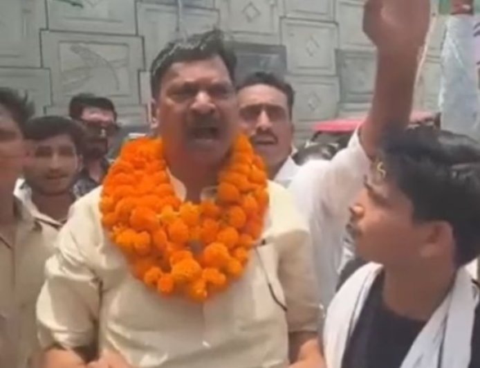 सीतापुर में कांग्रेस के भीतर शुरू हुआ घमासान, सांसद के सुरक्षा घेरे में तैनात कर्मियों पर हाथापाई करने का आरोप