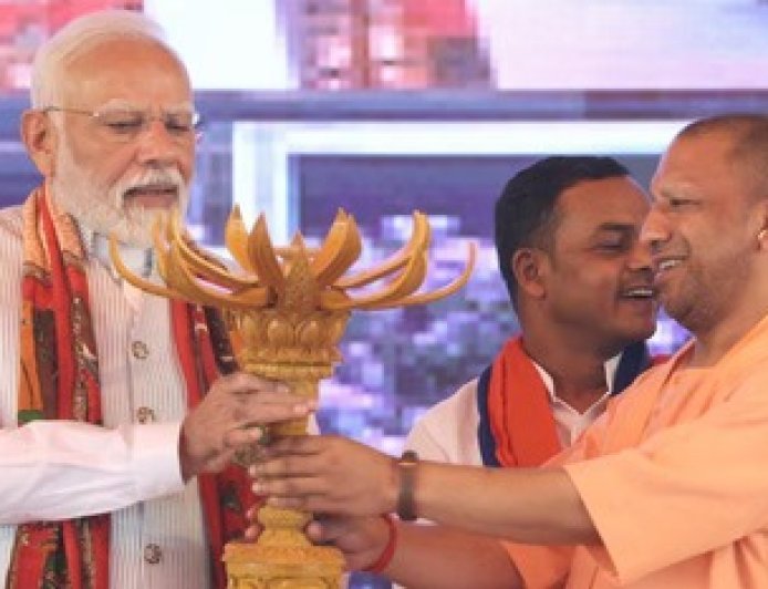 प्रधानमंत्री नरेंद्र मोदी के कुशल नेतृत्व में केंद्र सरकार के गौरवशाली 12 वर्ष पूरे होने पर पूरे देश और उत्तर प्रदेश में आज मनेगा भव्य उत्सव