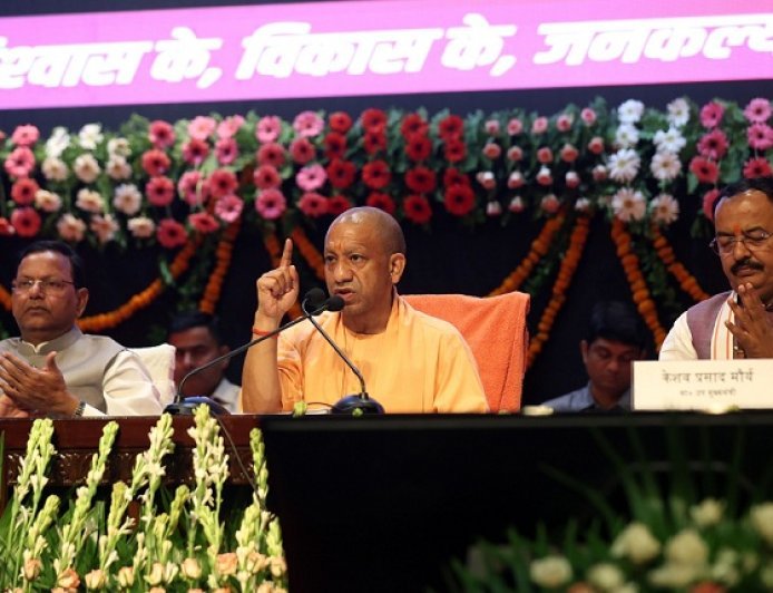 Lucknow: सीएम योगी के नेतृत्व में एयरपोर्ट विकास को मिली रफ्तार, प्रदेश में मजबूत हो रहा नागरिक उड्डयन ढांचा
