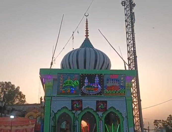 संभल में उर्स की रौनक चरम पर: मल्लक शाह बाबा के कुल शरीफ में उमड़े अकीदतमंद, शाह अली मुक्तकी दरगाह पर भी शुरू हुआ सालाना उर्स