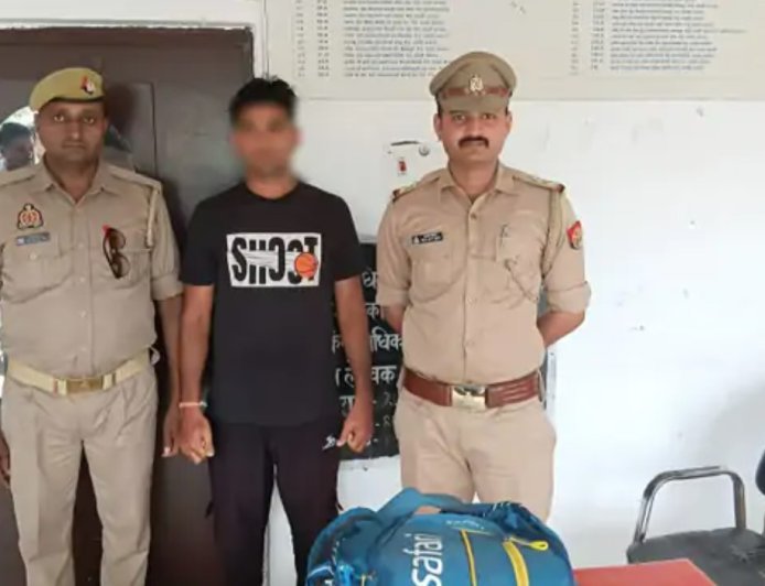 Hathras: देशी शराब तस्कर गिरफ्तार तीस क्वार्टर अवैध देशी शराब बरामद