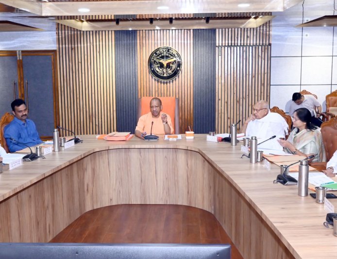 निर्माण कार्यों में लाएं तेजी, गुणवत्ता से न हो समझौता : मुख्यमंत्री योगी आदित्यनाथ