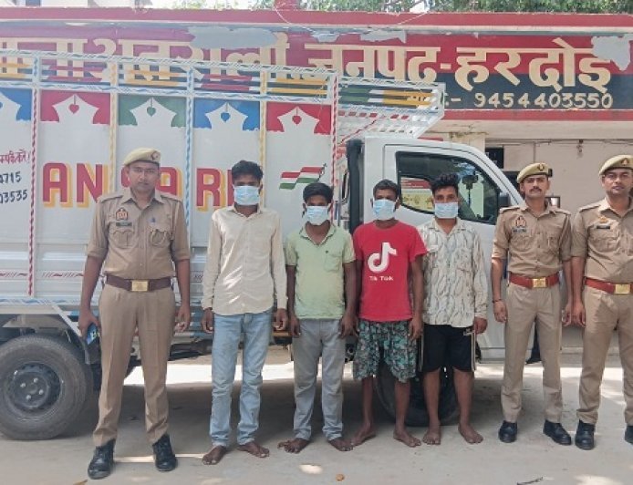 भैंस चोरी का खुलासा: चार आरोपी गिरफ्तार, चोरी की भैंस व पिकअप बरामद