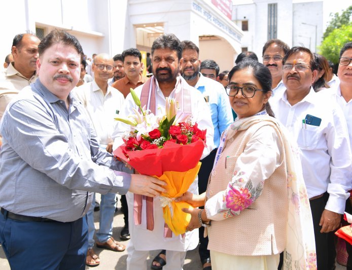 Lucknow : लखनऊ में योग सप्ताह का शानदार आगाज, सभी जिलों में आयोजित होंगे कार्यक्रम और आयुष कवच ऐप पर होंगी ऑनलाइन प्रतियोगिताएं