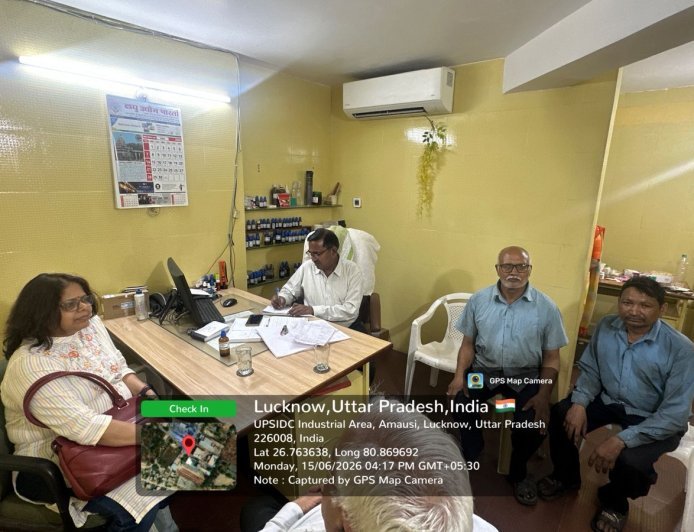 Lucknow : श्रमिकों के लिए लगा विशेष स्वास्थ्य शिविर, केंद्र सरकार की कल्याणकारी योजनाओं की दी गई जानकारी