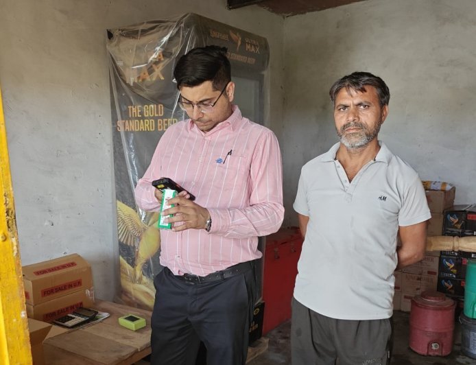 Hathras : आबकारी विभाग की बड़ी कार्रवाई: शराब दुकानों की जांच के साथ बॉर्डर पर चलाया चेकिंग अभियान