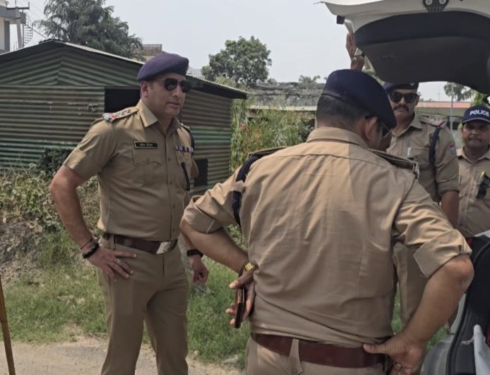 Bajpur : कर्णप्रयाग मामले के बाद सतर्क हुई पुलिस, उत्तराखंड-उत्तर प्रदेश के दोराहा बॉर्डर पर चलाया सघन तलाशी अभियान