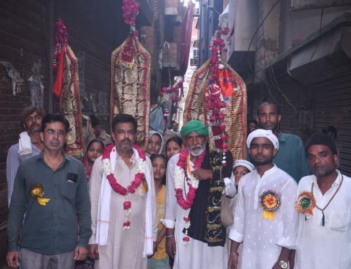 Kanpur : ब्रिटिश काल से निकल रहा बाबा बदर अली का ऐतिहासिक आलम जुलूस, आपसी भाईचारे के साथ संपन्न