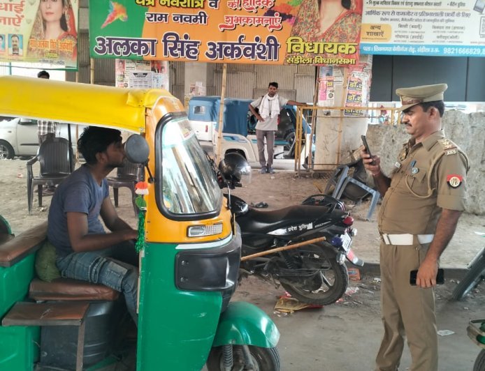 Hardoi : संडीला में यातायात पुलिस का विशेष अभियान, 26 वाहनों का ई-चालान और चार सीज