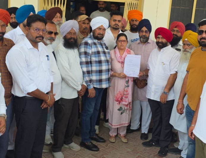 Bajpur : सिख समाज ने कृपाण पर पाबंदी के विरोध में मुख्यमंत्री को भेजा ज्ञापन