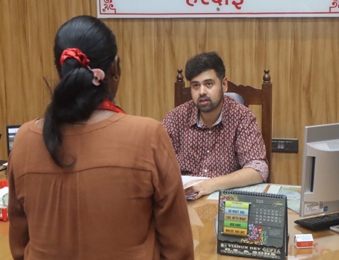 Hardoi: जनसुनवाई में जिलाधिकारी ने सुनीं 118 शिकायतें, त्वरित एवं गुणवत्तापूर्ण निस्तारण के दिए निर्देश