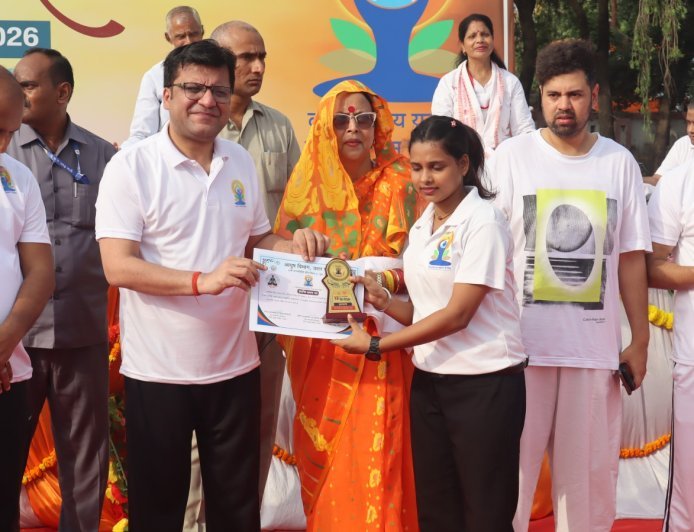 Hardoi : स्पोर्ट्स स्टेडियम में अंतर्राष्ट्रीय योग दिवस का भव्य आयोजन, मंत्री नितिन अग्रवाल ने युवाओं से की नशामुक्त समाज बनाने की अपील