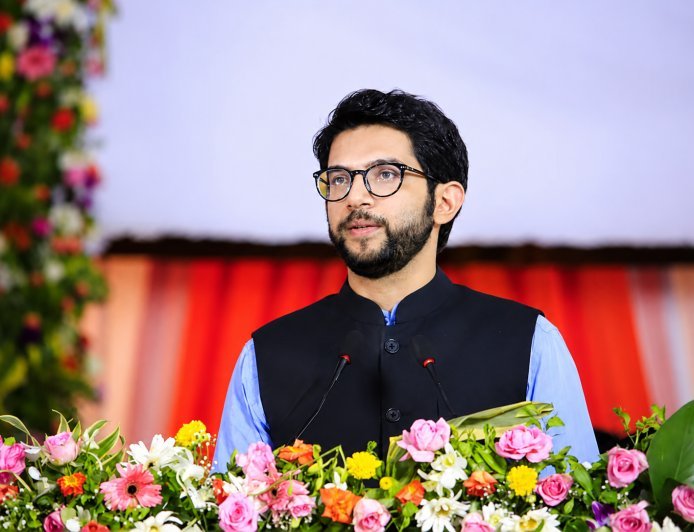 "बिकाऊ है वफादारी..." शिवसेना के बागी सांसदों पर क्यों भड़क गए आदित्य ठाकरे? जानें पूरा मामला