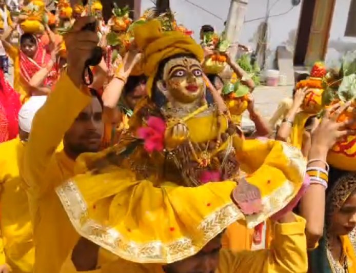 Sambhal : कल्कि नगरी सम्भल में निकली भव्य कलश यात्रा, 8 दिवसीय श्रीमद् भागवत कथा का शुभारंभ, हजारों श्रद्धालु होंगे शामिल