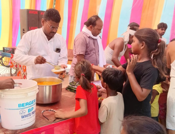 Sitapur : खैराबाद में रामायण पाठ का भव्य समापन, विशाल भंडारे में उमड़े सैकड़ों श्रद्धालु