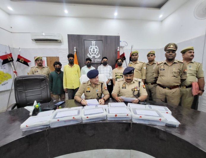 हरदोई में सराफ से हुई लूट का बड़ा खुलासा: पुलिस ने 5 बदमाशों को दबोचा, कार-बाइक और हथियार बरामद