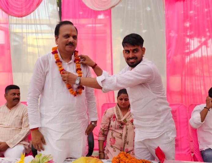 Hardoi : सवायजपुर विधानसभा के वरवन ग्राम में खाकी बाबा आश्रम के सौंदर्यीकरण कार्य का शुभारंभ