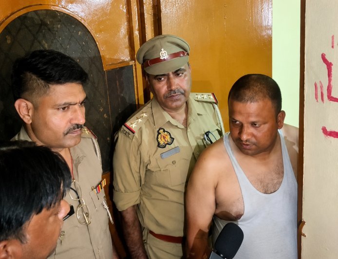 Ghaziabad Girdhari Alive News: तेरहवीं के 39 दिन बाद जिंदा लौटा गाजियाबाद का गिरधारी, पुलिस हैरान