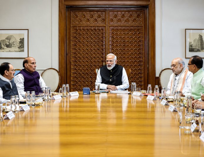 Modi Cabinet Reshuffle 2026: पीएम मोदी कर सकते हैं कैबिनेट में बड़ा फेरबदल, नए चेहरों को मिल सकती है जगह
