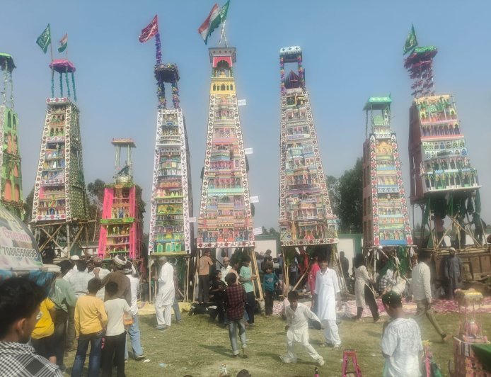 Bajpur : कर्बला मैदान में पहुंचे आकर्षक ताजिये, इमाम हुसैन की याद में गूंजी या हुसैन की सदाएं