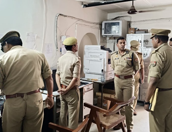 Saharanpur : डीआईजी ने थाना नागल में सुनीं जन समस्याएं, अभिलेखों और मिशन शक्ति केंद्र का किया निरीक्षण