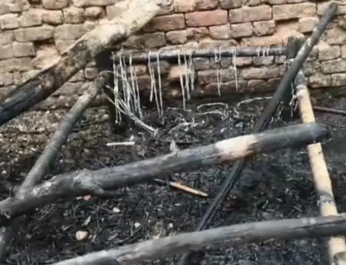 Hardoi : अरवल में मकान में लगी भीषण आग, पूरी गृहस्थी जलकर खाक होने से परिवार हुआ बेघर