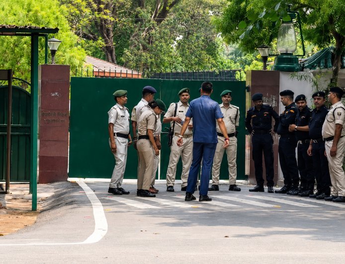 10 Circular Road: खाली हो रहा लालू-राबड़ी का ऐतिहासिक ठिकाना, नए सरकारी बंगले में रहने पहुंचे तेजस्वी यादव
