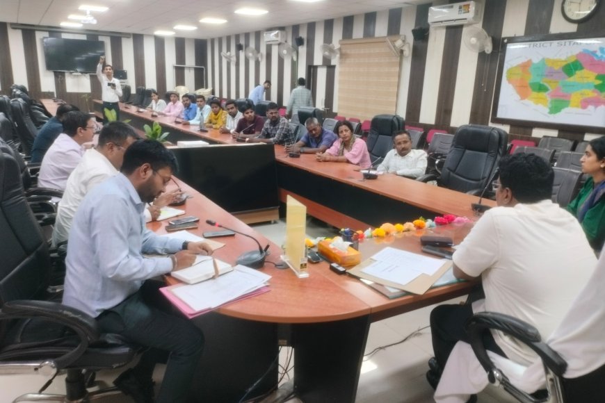 Sitapur : सीतापुर में जिलाधिकारी की अध्यक्षता में हुई बैठक, दिव्यांगों को आत्मनिर्भर बनाने पर जोर