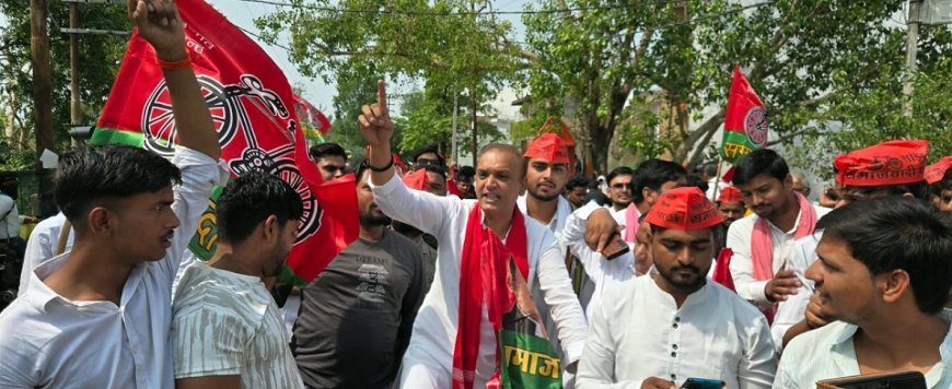Hathras: महंगाई व किसानों की समस्याओं को लेकर सपा की साइकिल रैली, पुलिस से नोकझोंक। 