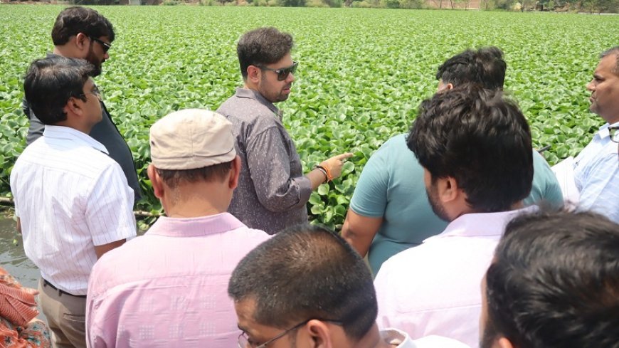 Hardoi: कछुआ तालाब के संरक्षण को लेकर सख्त हुए डीएम, सौंदर्यीकरण का डिजाइन जल्द तैयार करने के निर्देश। 