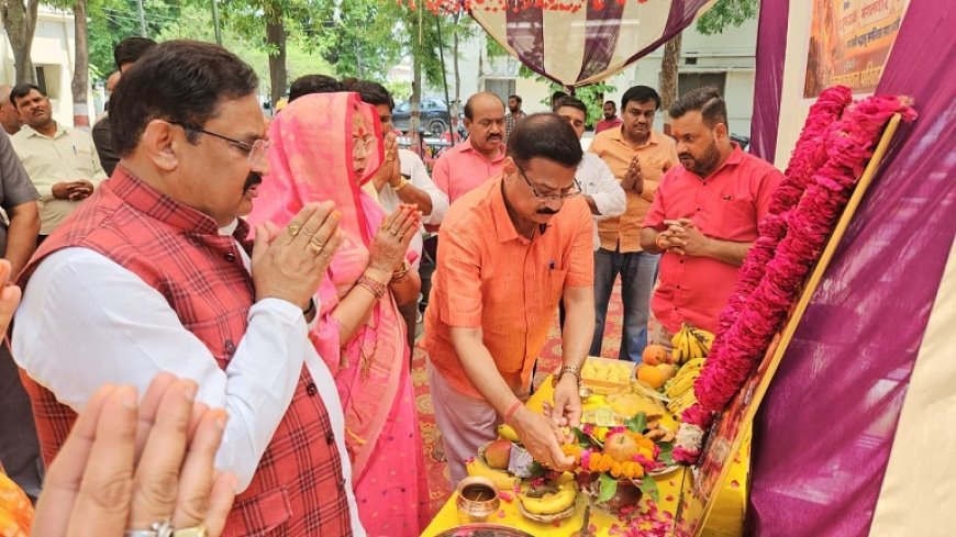 Hardoi: जिला पंचायत अध्यक्ष प्रेमावती ने किया बालाजी महाराज का पूजन-अर्चन, सर्वजन कल्याण की कामना। 
