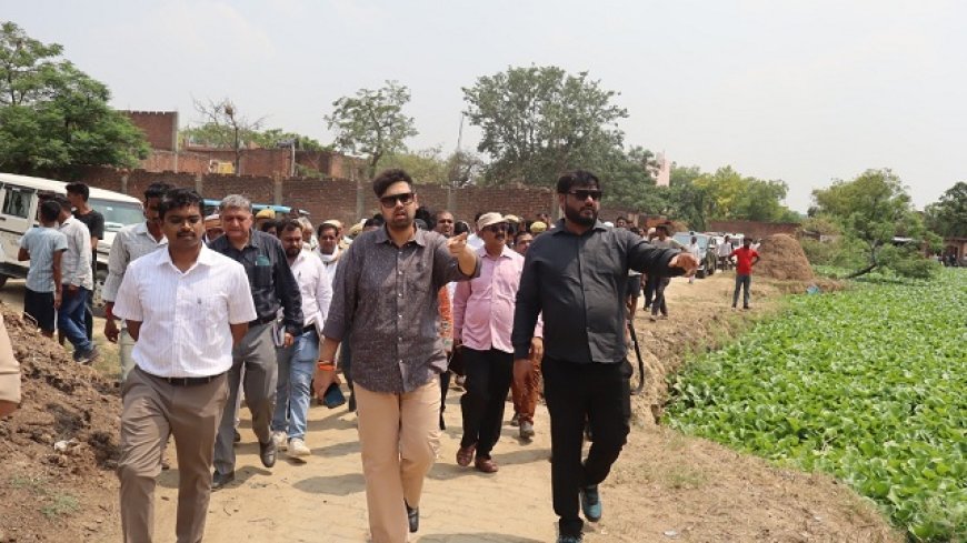 Hardoi: कछुआ तालाब के संरक्षण को लेकर सख्त हुए डीएम, सौंदर्यीकरण का डिजाइन जल्द तैयार करने के निर्देश। 