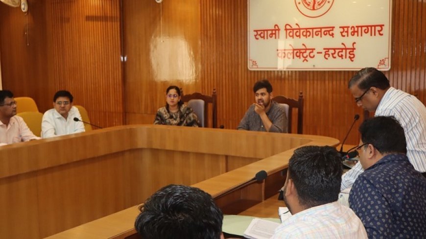Hardoi: जल जीवन मिशन की धीमी प्रगति पर डीएम सख्त, जेई और जल निगम अधिकारियों को लगाई कड़ी फटकार।