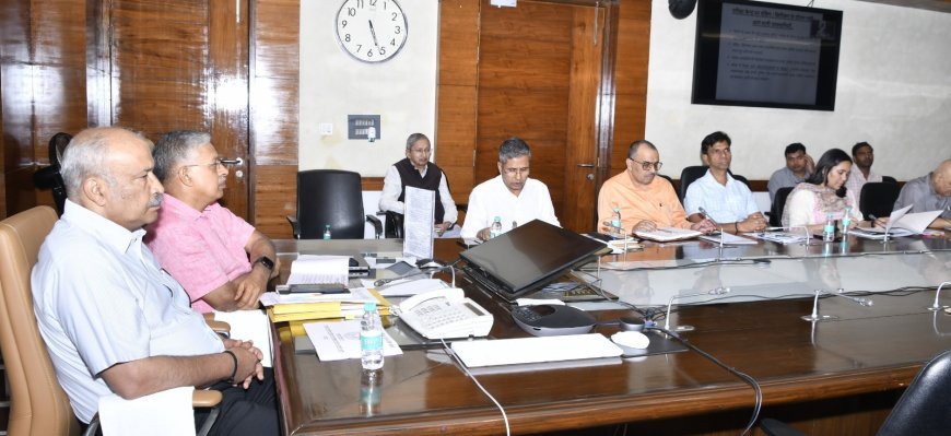 Lucknow : यूपी पुलिस भर्ती परीक्षा को लेकर बड़ी बैठक: 75 जिलों में 1,183 केंद्रों पर कड़ी सुरक्षा के बीच आयोजित होगी परीक्षा