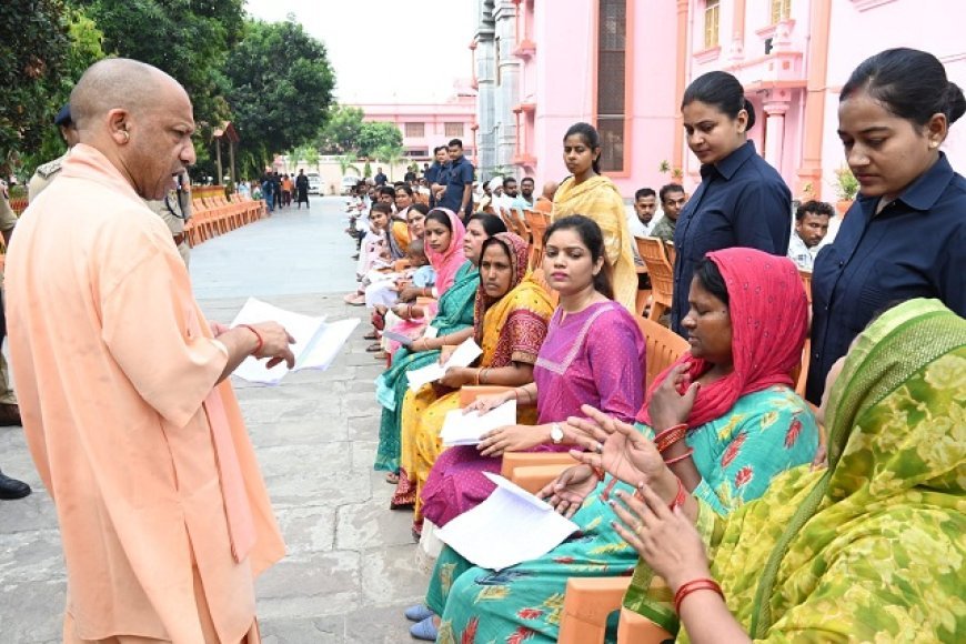 Gorakhpur: मुख्यमंत्री ने लोगों को दिया भरोसा- किसी को परेशान होने की जरूरत नहीं, हर जरूरतमंद के साथ खड़ी है सरकार। 