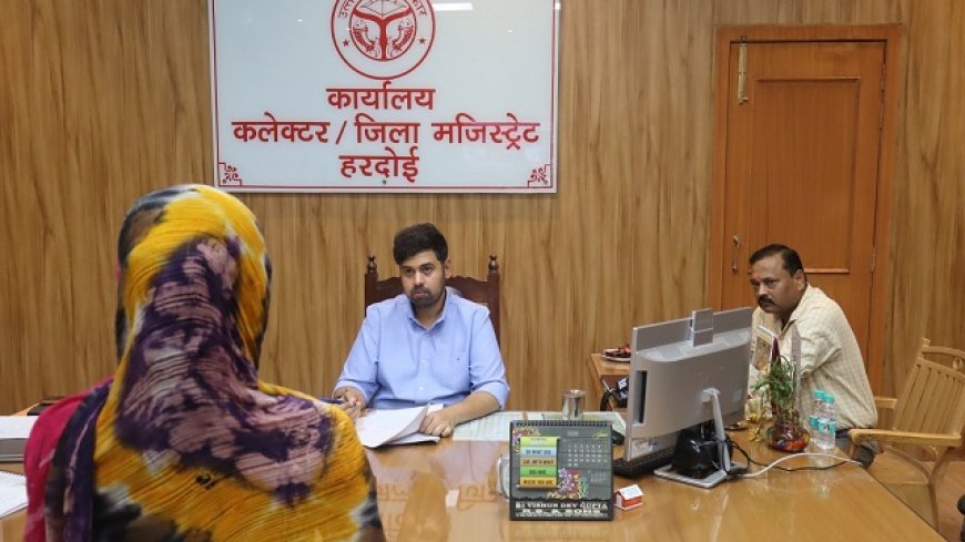 Hardoi: जनसुनवाई में उमड़ी फरियादियों की भीड़, डीएम अनुनय झा ने सुनीं 94 शिकायतें। 