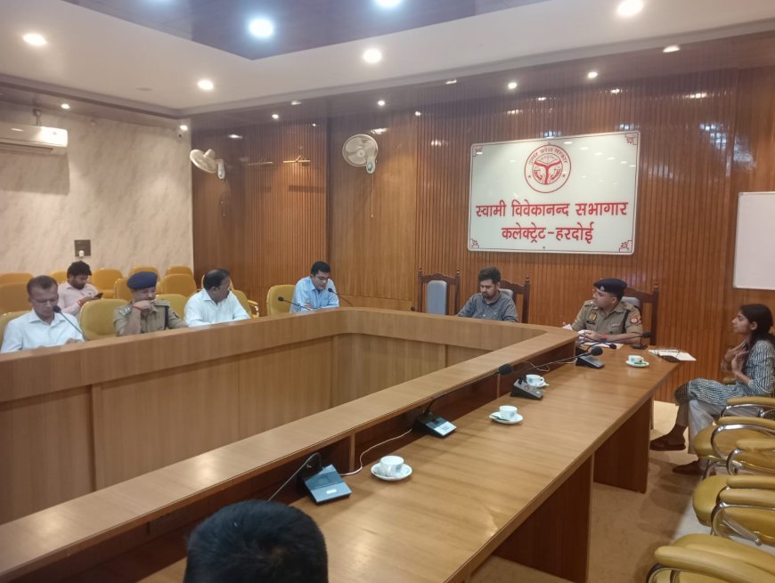 Hardoi : राष्ट्रीय राजमार्गों से अवैध पार्किंग और अतिक्रमण हटाएं, लापरवाही बर्दाश्त नहीं- जिलाधिकारी अनुनय झा