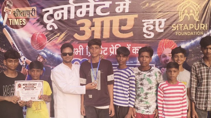Sitapur: मस्जिद बाजार में मिनी क्रिकेट टूर्नामेंट का भव्य शुभारंभ, रोमांचक मुकाबले में मस्जिद 11 ने टिकरा जार 11 को 45 रन से हराया